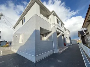 静かで落ち着いた住環境が魅力【ファミール8】【1階】の外観