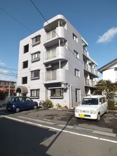 マンション ナ プールの画像