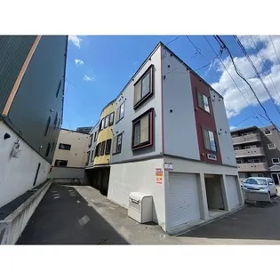 プレシャス6番館【1階】の外観