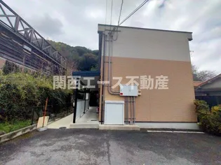 レオパレス枚岡ヒルズの外観