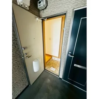 グランディール新開【1階】の玄関