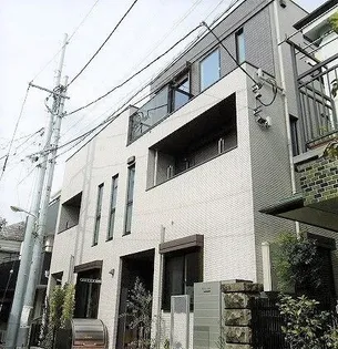 ベルフラッツ初台の外観