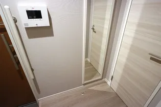 カーサ・デル・ソル【3階】の玄関