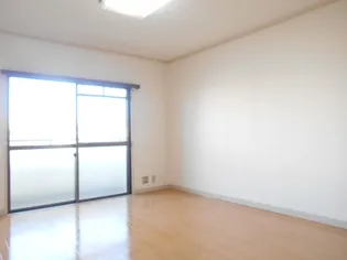 おの万第六ビル【4階】の居間