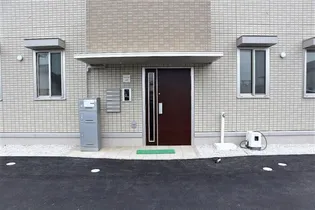 ロイヤルサン B棟【2階】の玄関