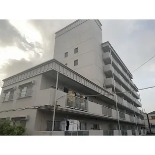 グランドシャトー山本【6階】の外観