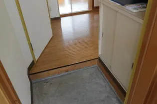 ネバーランド【1階】の玄関