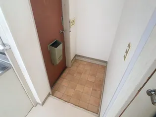 ヤマシチハイツ【1階】の玄関