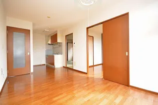 グランシャリオ B【2階】の居間