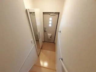 ベルエキップIII【2階】の玄関