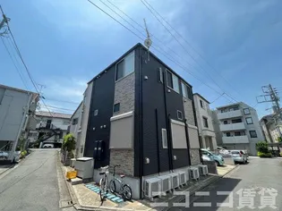 clavel【1階】の外観