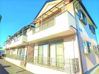 ヴェルドゥーラ【2階】の外観