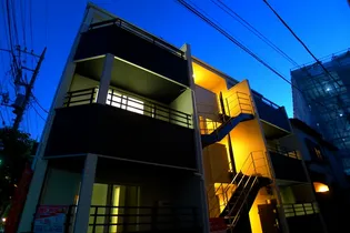 カサ デ エルマノス【3階】の外観