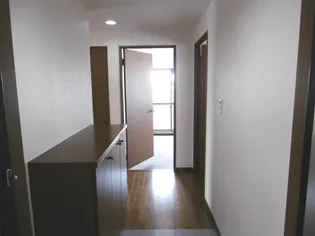 サーパス錦町【3階】の玄関