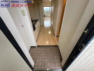 SーFORT三重大学前【3階】の玄関