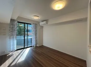 グランリビオ表参道【2階】の居間