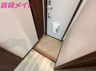 ウィステリア羽津【1階】の玄関