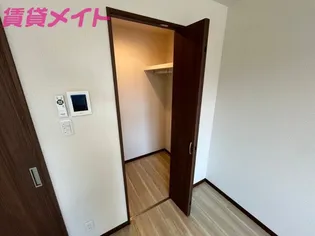 ウィステリア羽津【1階】の内装