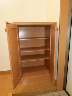 クローバー岡の内装