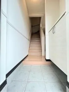 グラシアS A【1階】の玄関