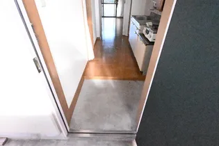 エリザホール【3階】の玄関