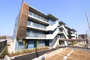 カレッジヒルズB【1階】の外観