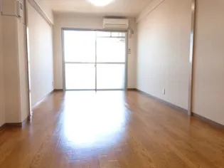 ヴィラ伸栄【3階】の居間