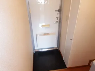 ティアラ松山【2階】の玄関