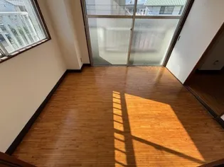 サンライズビル【2階】の居間