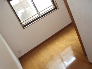 ロイヤルプレイス010の居間