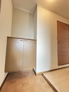 スティブル A棟【2階】の玄関