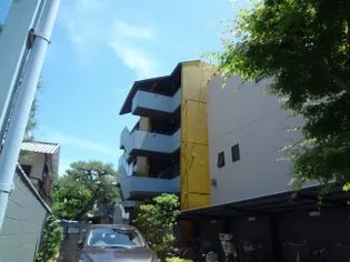 ベルメゾン丸松【3階】の外観