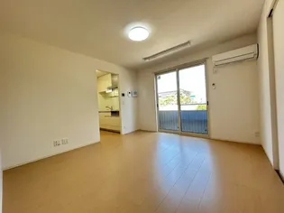 アローム B棟【1階】の居間