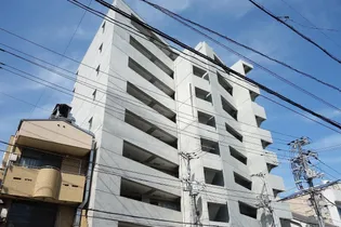 DER STRADA Y2 青山の画像