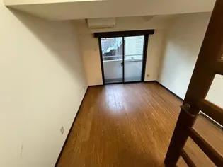 東京都新宿区新宿7【マンション】の外観