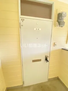 コスモスコーポC【2階】の玄関