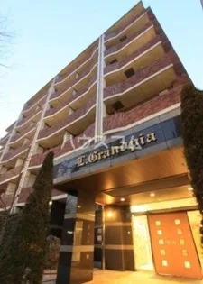 エル・グランピア【3階】の外観