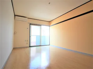 カーム・クウォーターA【2階】の居間