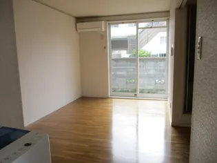 エステート新小路【1階】の居間