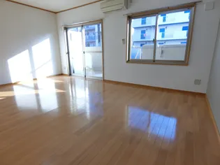 ガーデンアール【1階】の居間