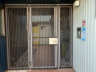 ミグ・ノンの玄関