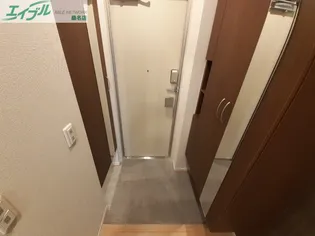 スタブリテラス大山田【3階】の玄関