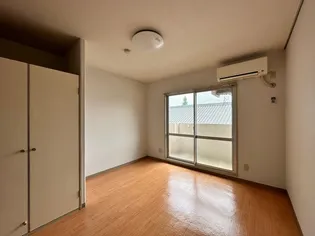 アルファ東古松II【3階】の居間