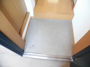 シルビアII【2階】の玄関