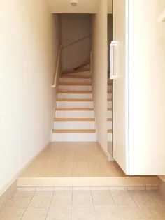 ズューデン A【2階】の玄関