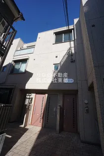 タウンコート初台【1階】の外観