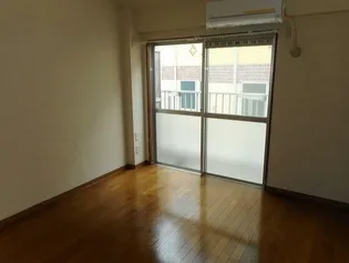 サニーコート西寺尾【2階】の居間