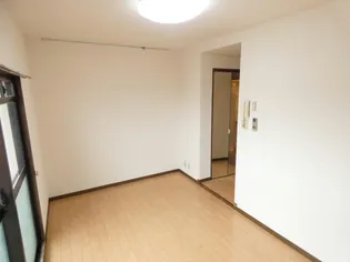 メゾン・ド・ユートピア2番館【3階】の外観