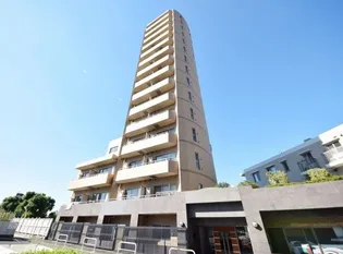 クローバー六本木【2階】の外観