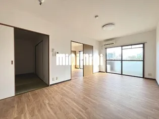 レジデンスロックフェラー【2階】の居間